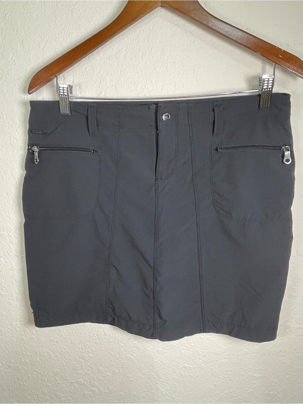 LOLË | Women's Black Cargo Skirt with Zip Pockets | 8
